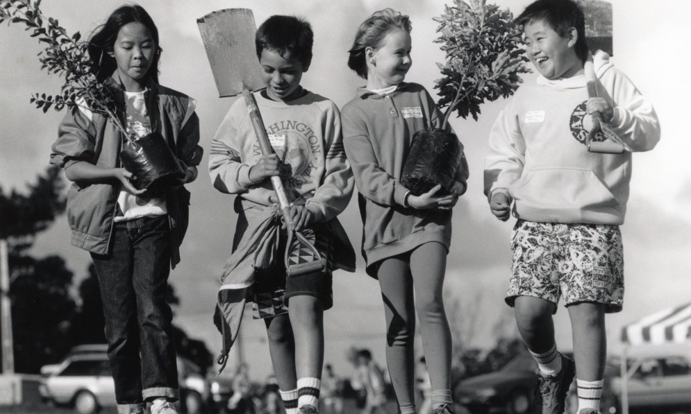 Auckland schoolchildren planting trees for Arbor Day, 1990. Image New Zealand Herald