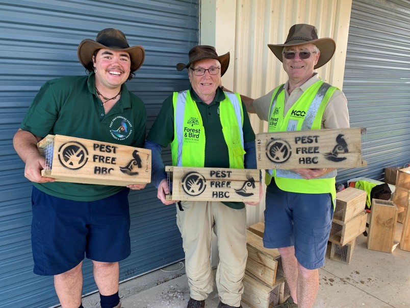 Charlie Thomas with volunteers Derek Kelsey and Julian Fripp. Credit Jenny Hanwell